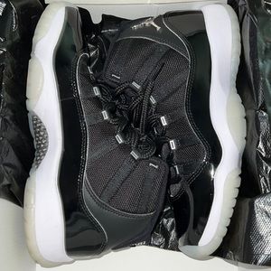 Air Jordan 11 Retro (GS) GREAT CONDITION